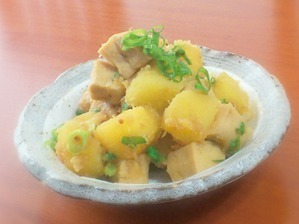 サツマイモと高野豆腐の崩れ煮
