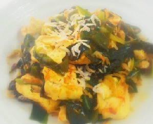 新わかめのピリ辛炒め